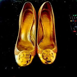 Tory Burch golden woven pump
